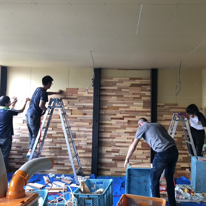 世田谷コンテナハウスのモザイク壁を作製