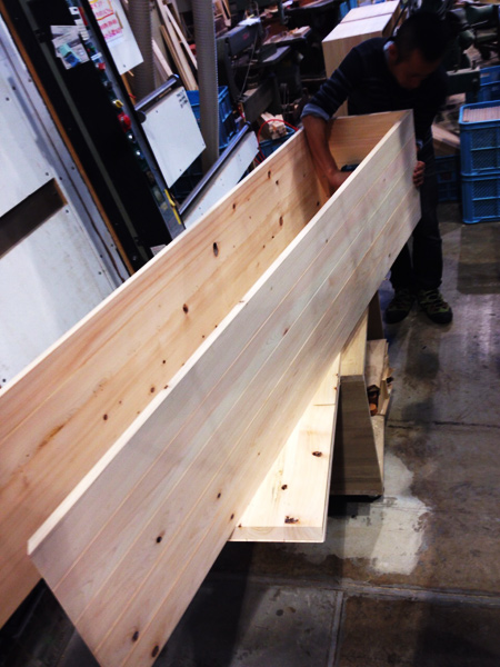 ハルネ小田原のイベントスペース用什器を制作中