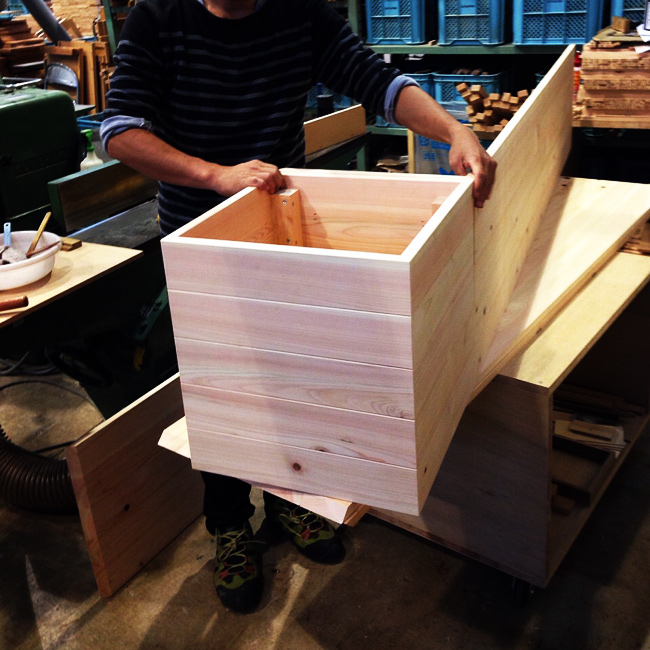 ハルネ小田原のイベントスペース用什器を制作中