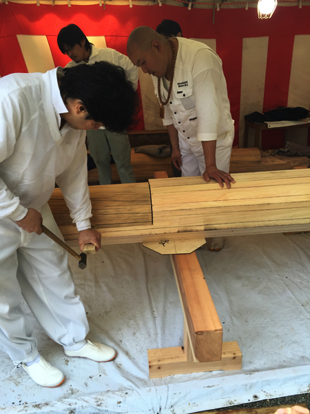 二宮神社　みんなの鳥居プロジェクト ー 根継ぎ