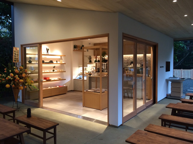 小田原城内報徳の杜（もり）ひろばにオープンカフェが誕生しました。