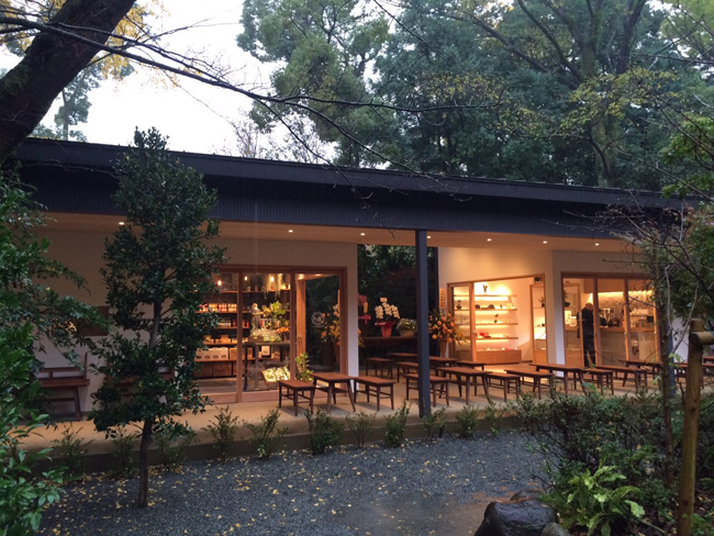 小田原城内報徳の杜（もり）ひろばにオープンカフェが誕生しました。