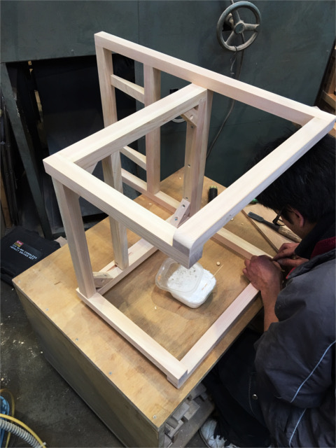 リニューアルオープンする「福田家」様のスツールを作製しました。