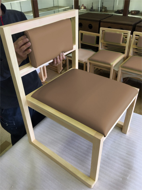 リニューアルオープンする「福田家」様のスツールを作製しました。