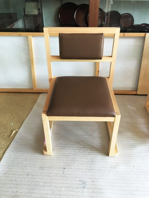 リニューアルオープンする「福田家」様のスツールを作製しました。