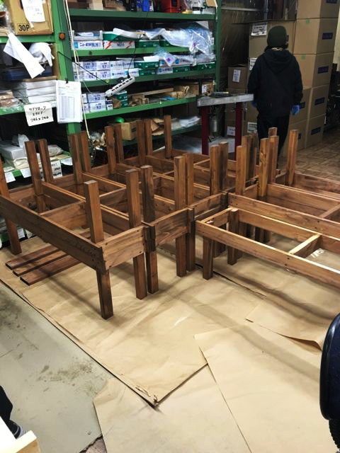 小田原城址公園のベンチとゴミ箱を製作