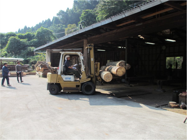 サントリーさんの育林材（プロジェクト）でタンブラーを作製しました。