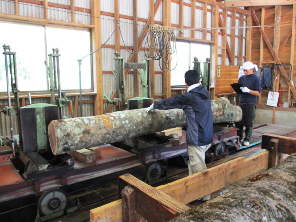 サントリーさんの育林材（プロジェクト）でタンブラーを作製しました。