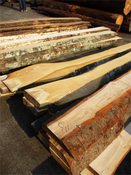 サントリーさんの育林材（プロジェクト）でタンブラーを作製しました。