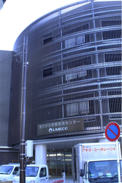 小田原市民交流センターUMECOの机と椅子