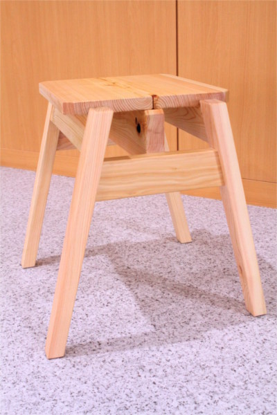 小田原市民交流センターUMECOの机と椅子