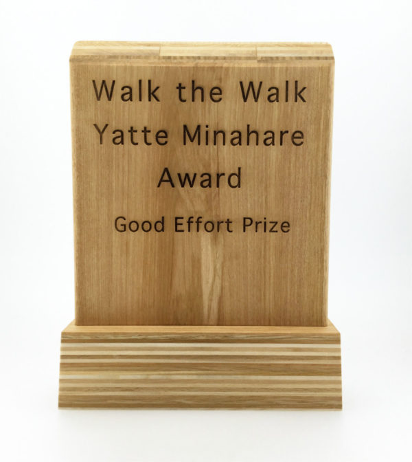 「有言実行やってみなはれ大賞」の賞品となる 楯の作製