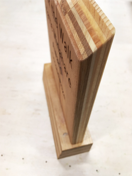 「有言実行やってみなはれ大賞」の賞品となる 楯の作製