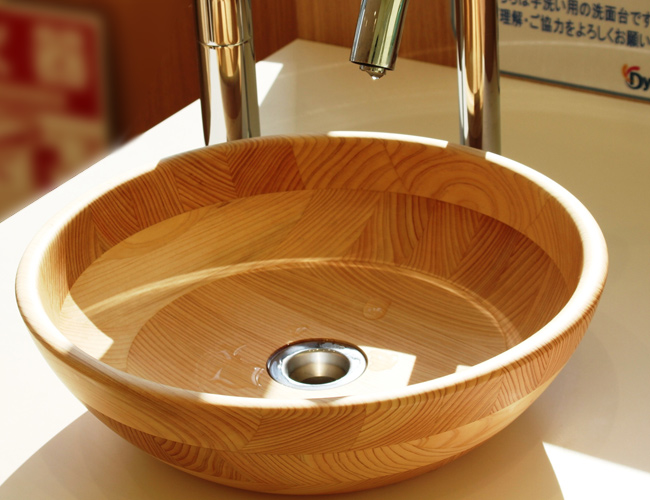 小田原ダイナシティのリニューアルに伴い什器を作製しました。