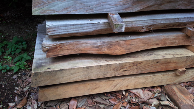 小田原ダイナシティのリニューアルに伴い什器を作製しました。