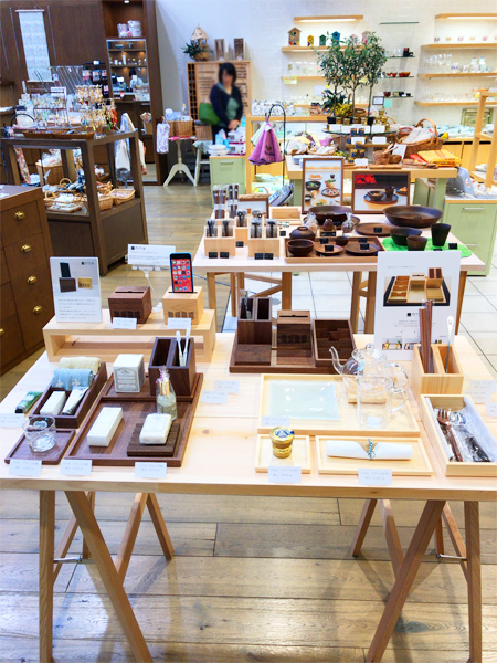 箱根ラリック美術館様のショップにてクウキコレクションの販売を開始しました。