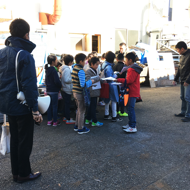 小田原市立大窪小学校生の工場見学