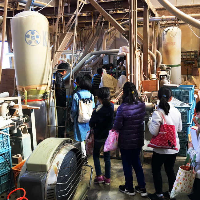 小田原市立大窪小学校生の工場見学