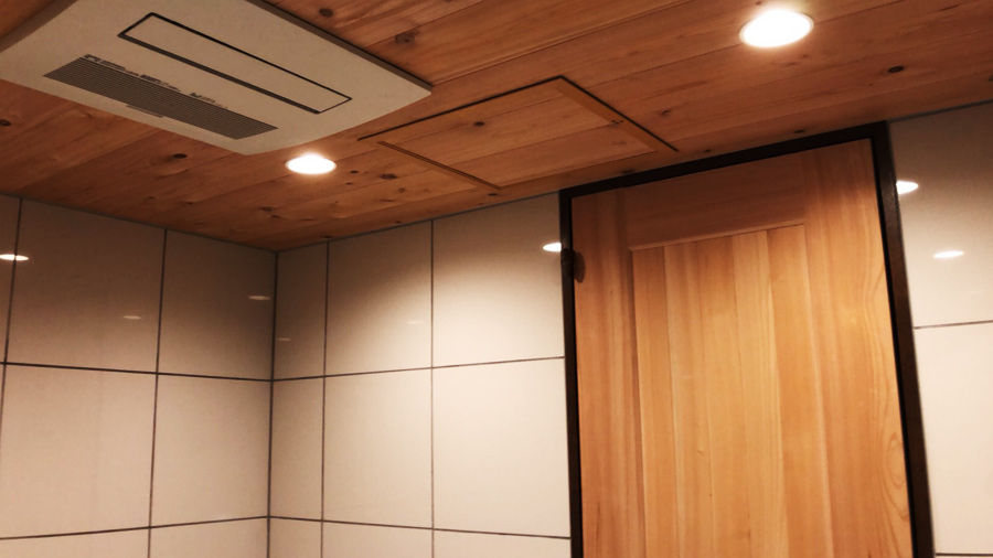 バスルームのドアを作製しました。