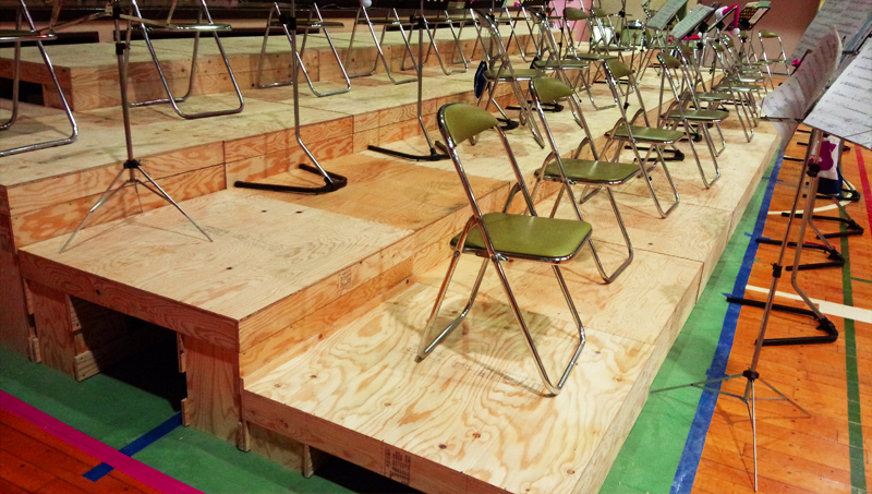 国府津中学校のひな壇を作製しました。