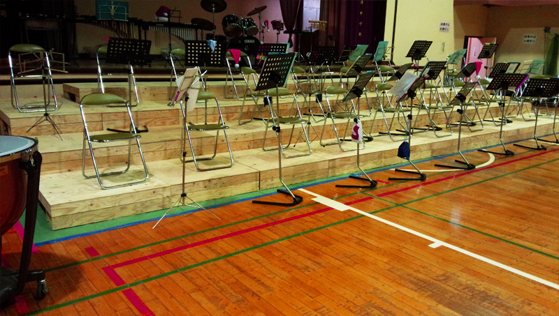 国府津中学校のひな壇を作製しました。