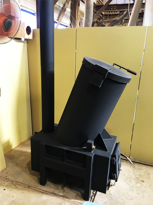 工場用薪ストーブを設置しました。