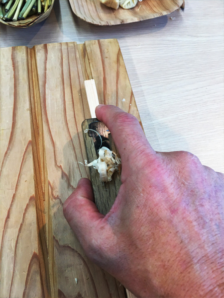 湘南T-SITEにて箸作り体験に参加しました。