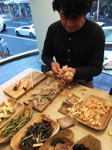 湘南T-SITEにて箸作り体験に参加しました。