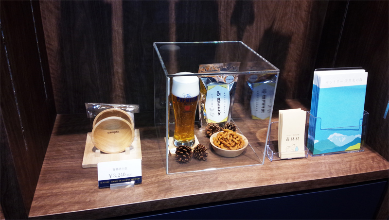 サントリー武蔵野工場のショップで販売される商品と什器を作製しました。