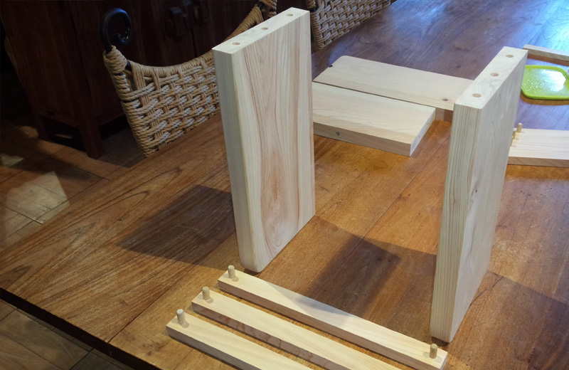 小田原市主催の木育授業最終：卒業記念品での本立て作りに協力しました。