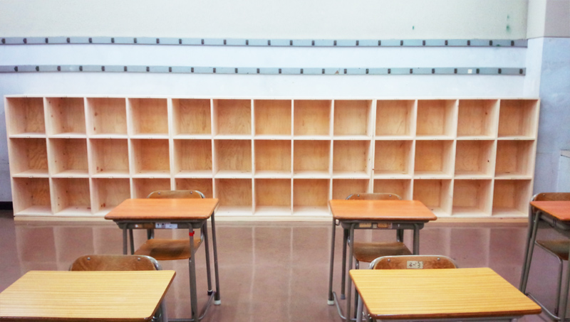 大井高校の鞄棚・看板を作製しました。