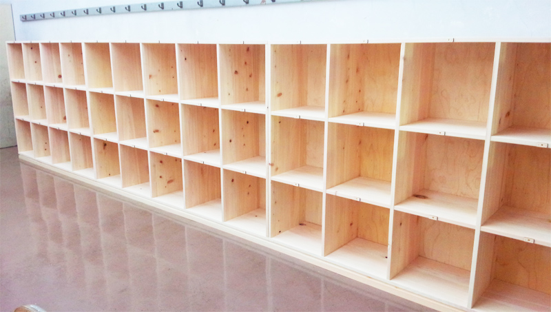 大井高校の鞄棚・看板を作製しました。