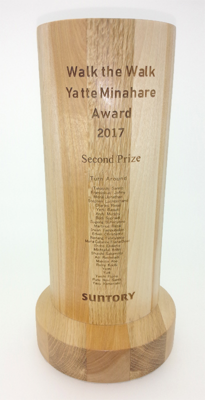 サントリーさん「有言実行やってみなはれ大賞」の楯とトロフィーの作製に携わりました。