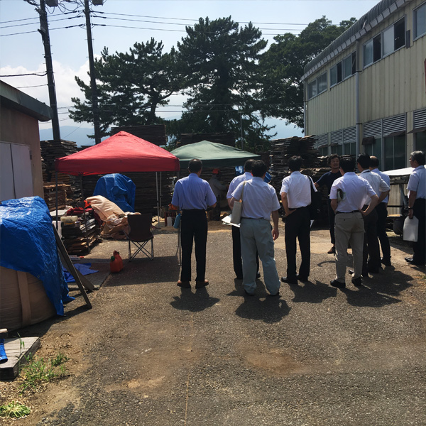 各地域県政総合センター森林部・農政部の方々が見学が来られました。