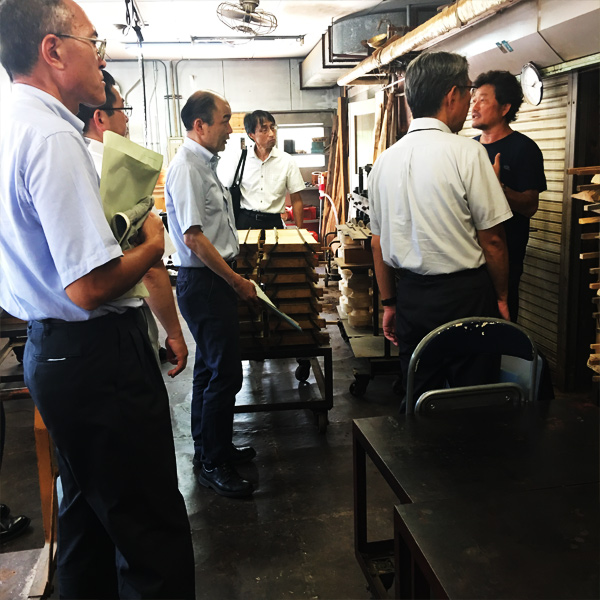 各地域県政総合センター森林部・農政部の方々が見学が来られました。