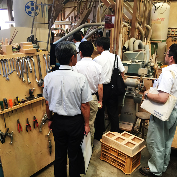 各地域県政総合センター森林部・農政部の方々が見学が来られました。