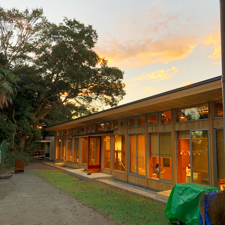 「ちがさき・もあな保育園」様の テーブル什器等を製作致しました。