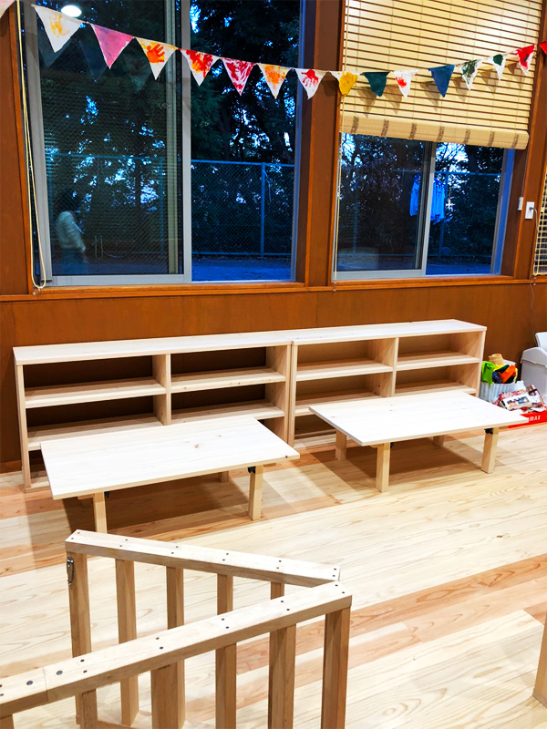 「ちがさき・もあな保育園」様の テーブル什器等を製作致しました。