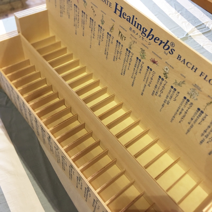 フラワーエッセンス用什器の作製。