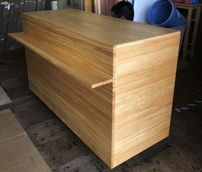 都内スキーショップのカウンター・椅子の製作。