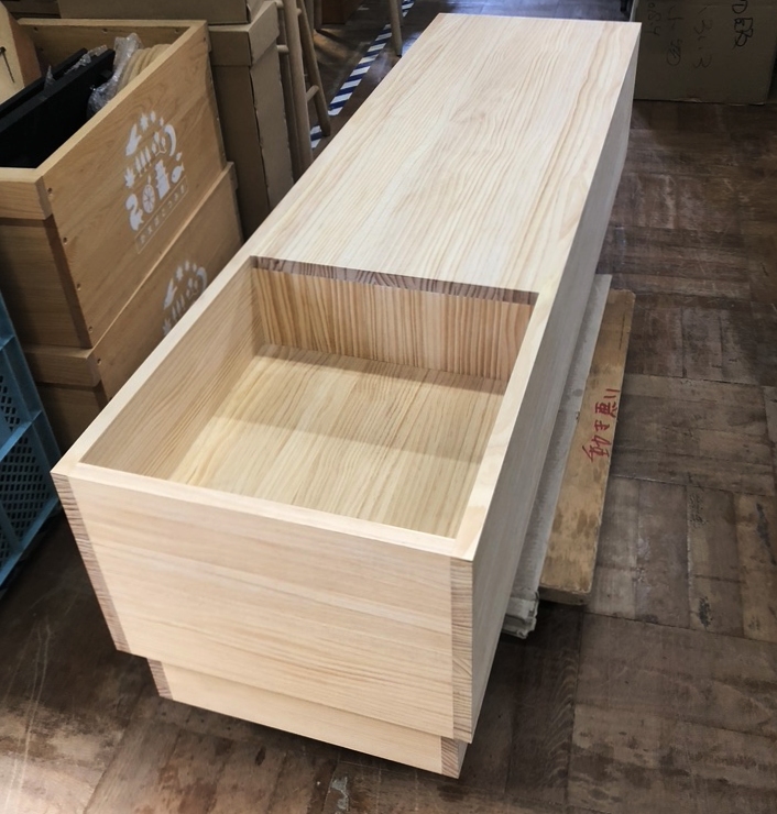 都内スキーショップのカウンター・椅子の製作。