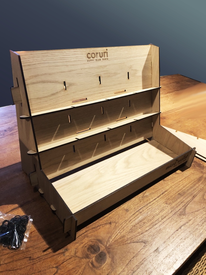 財布用ディスプレイ什器の作製。