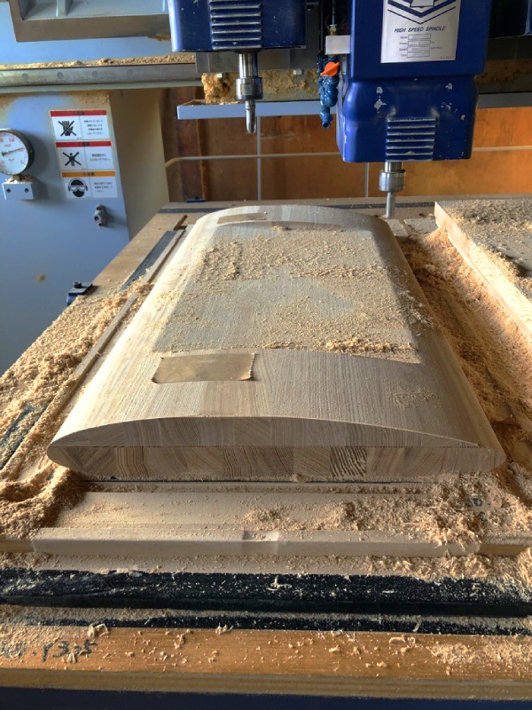 休憩室のカウンターと腰当ての作製。