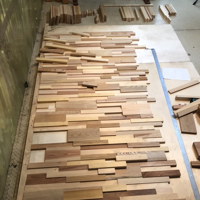 世田谷コンテナハウスのモザイク壁を作製