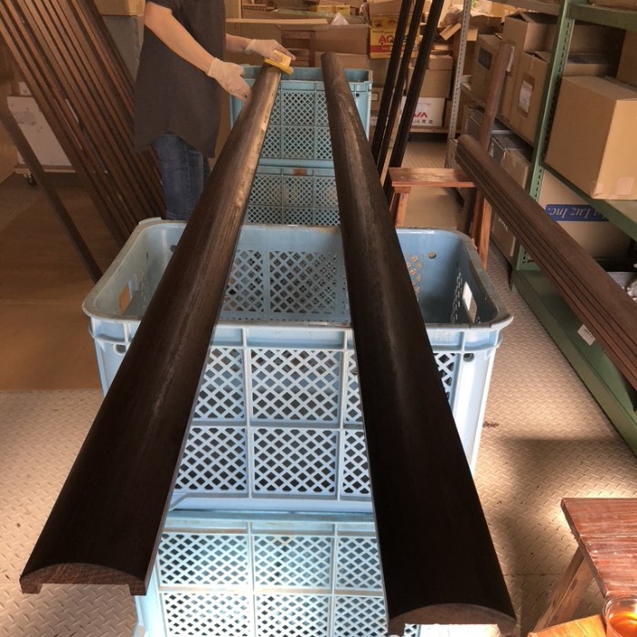 表参道のコンテナビルに手摺りを納品