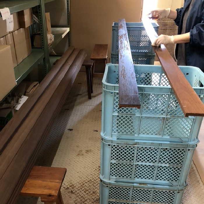 表参道のコンテナビルに手摺りを納品