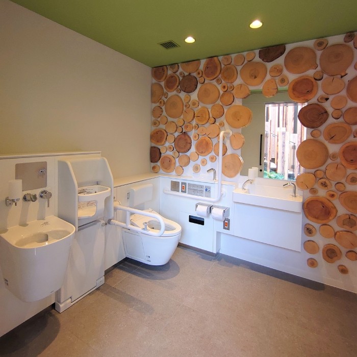 公園の公衆トイレの看板を製作（場所：渋谷）