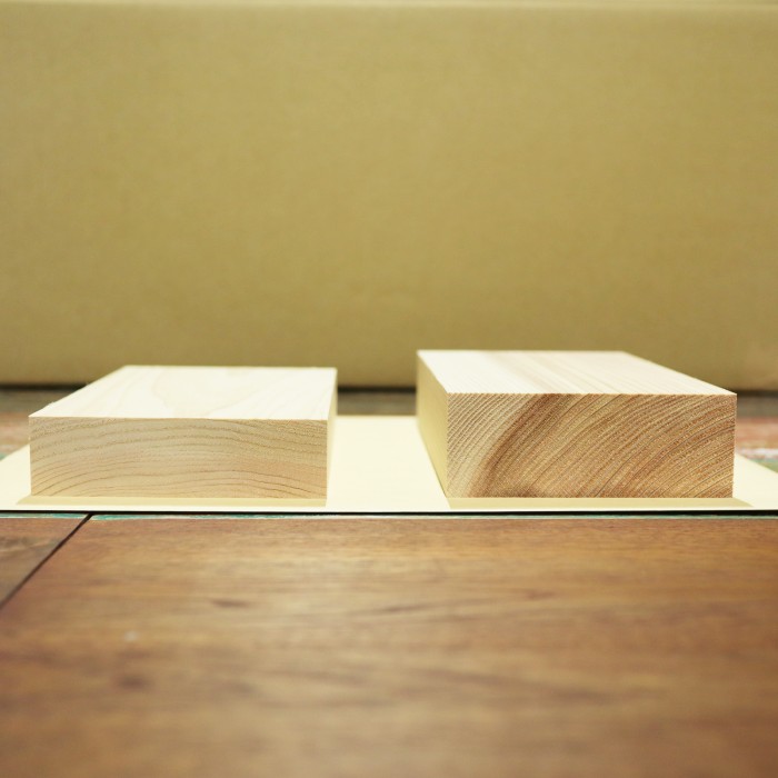 UV印刷機のデモンストレーションでの間伐材