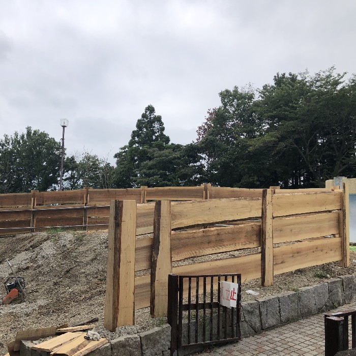 大井町サーフィン場　間伐材搬入！！