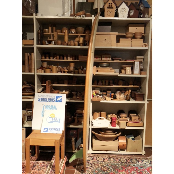 木でできたサーフボード